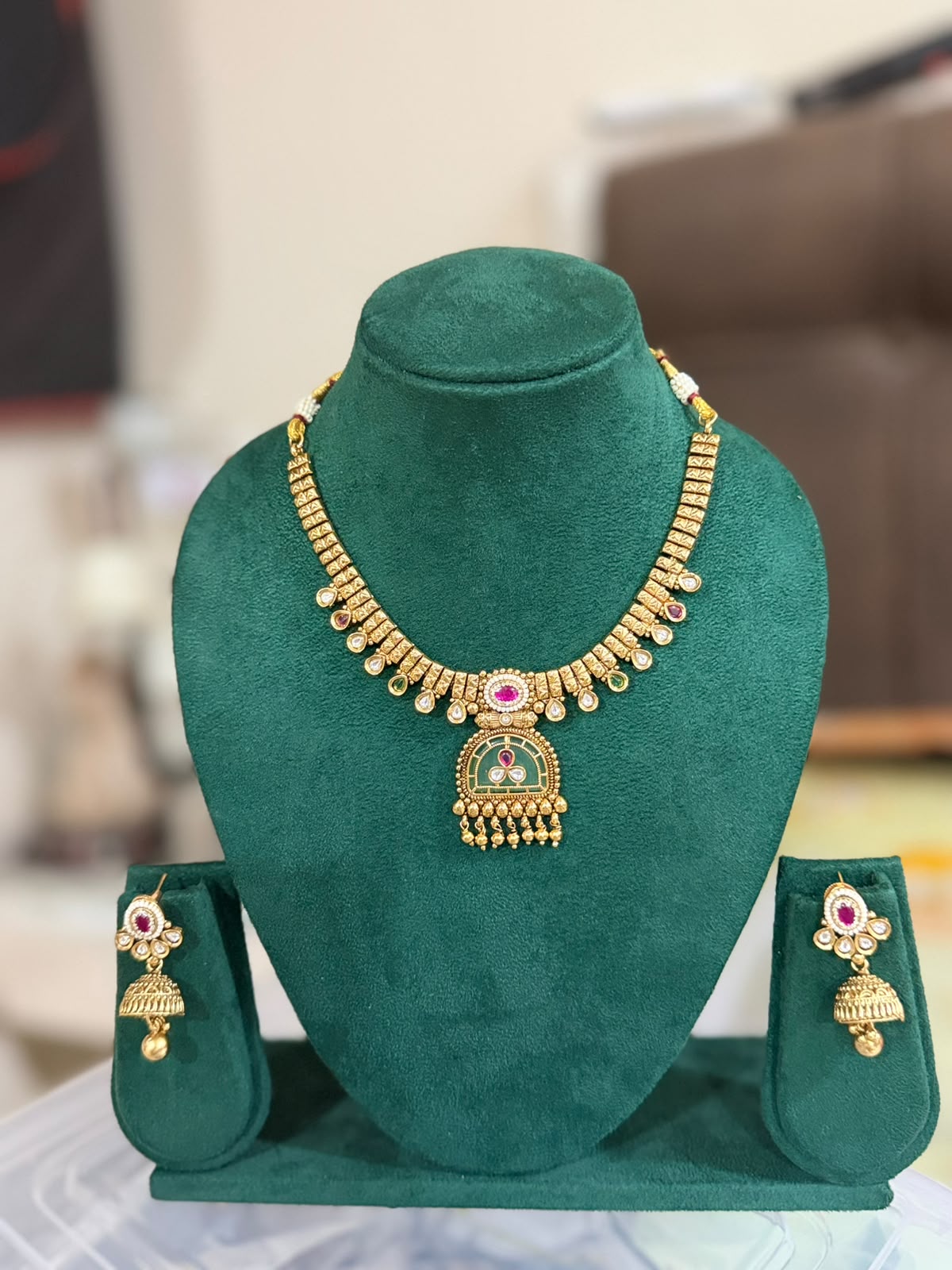 Antique Gold Fan Pendant Necklace Set