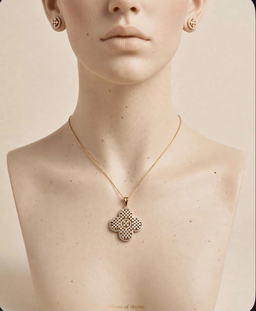 Clover Sparkle Pendant Set